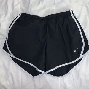 Nike running shorts 🖤